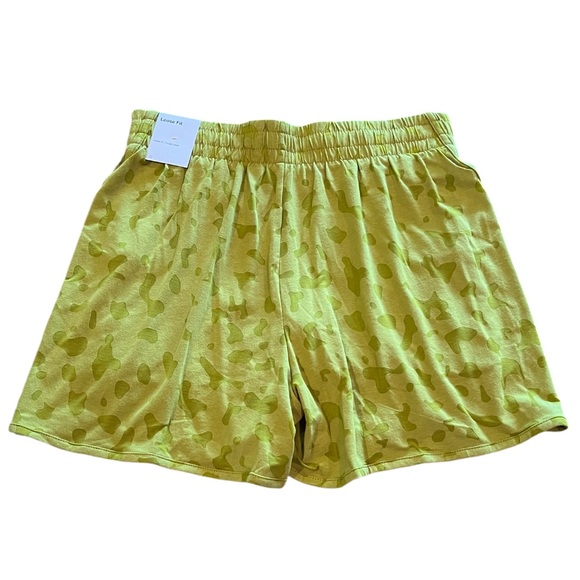 Nike Training Loose Fit Athletic Shorts Girls XL  Green NWT - Picture 3 of 5